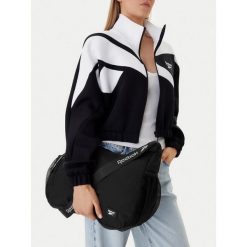 Torebka Reebok. Czarne torebki klasyczne damskie Reebok, bez wzorów, bez dodatków. Za 89.99 zł.