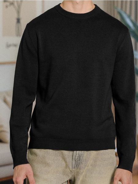 Sweter z długim rękawem - czarny. Czarne swetry klasyczne damskie Sinsay, l, bez wzorów, bez kołnierzyka. Za 39.99 zł.