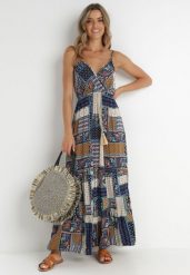 Granatowa Sukienka Hickey. Niebieskie sukienki damskie Born2be, l, z aplikacjami, boho, bez kołnierzyka, bez ramiączek, maxi, kopertowe. W wyprzedaży za 95.99 zł.