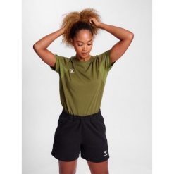 Koszulka damska Hummel Travel. Zielone t-shirty damskie HUMMEL, bez wzorów, bez kołnierzyka. Za 127.50 zł.