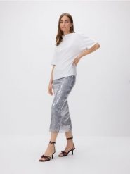 Bawełniany t-shirt oversize - biały. Białe t-shirty damskie Reserved, l, bez wzorów, z bawełny, bez kołnierzyka. Za 39.99 zł.