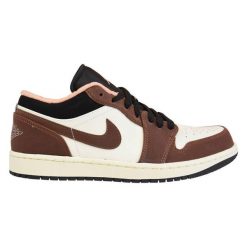 Buty sportowe Air Jordan 1 Low Mocha. Brązowe buty sportowe na co dzień damskie Jordan, bez zapięcia. Za 1,399.00 zł.