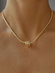 Les Favorites Pozłacany naszyjnik z elementem ozdobnym - dł. 40 cm rozmiar: onesize. Żółte naszyjniki damskie Les Favorites, pozłacane. Za 152.99 zł.