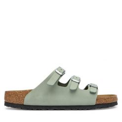 Klapki Birkenstock. Zielone klapki damskie Birkenstock, bez wzorów, bez obcasa. Za 529.99 zł.