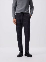 Spodnie slim fit w kratę - granatowy. Niebieskie spodnie materiałowe męskie Reserved, bez wzorów, z bawełny. Za 149.99 zł.