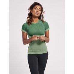 Koszulka damska Hummel Clea. Czarne t-shirty damskie HUMMEL, xl, bez wzorów, z dzianiny, bez kołnierzyka. Za 169.95 zł.