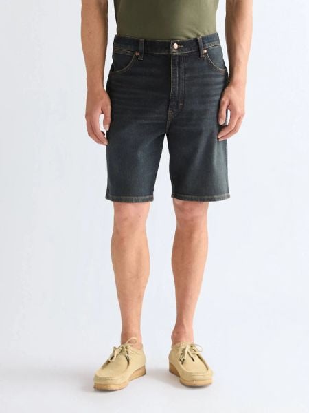 MESKIE SZORTY WRANGLER COWBOY SHORTS PINE 112378442. Zielone szorty męskie Wrangler, z jeansu, bez kołnierzyka. Za 149.99 zł.