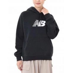 Bluza dresowa damska NEW BALANCE z kapturem bawełna. Czarne bluzy z kapturem damskie New Balance, z bawełny. Za 249.00 zł.