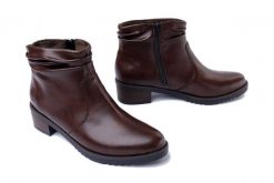 RIEKER Y0551-25 brown, botki damskie. Brązowe botki damskie Rieker, na zimę, bez obcasa, na obcasie, bez zapięcia. Za 349.90 zł.