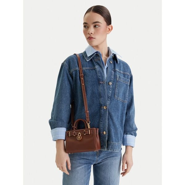 Torebka Tommy Hilfiger. Czarne torebki klasyczne damskie Tommy Hilfiger, bez wzorów, bez dodatków. Za 699.99 zł.