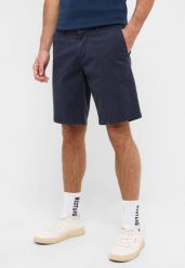 Męskie szorty Mustang Style Amsterdam Shorts Navy Blazer 1016450 5324. Niebieskie szorty męskie Mustang, bez kołnierzyka. Za 159.99 zł.