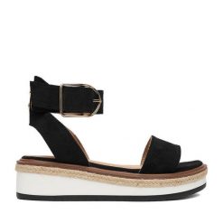 Sandały DeeZee. Czarne sandały damskie DeeZee, bez wzorów, bez obcasa, na płaskiej podeszwie. Za 119.99 zł.