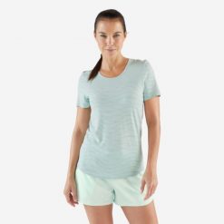 Koszulka do biegania damska Kiprun Run 500 Comfort. Niebieskie t-shirty damskie KIPRUN, m, bez wzorów, z materiału, bez kołnierzyka. W wyprzedaży za 59.99 zł.