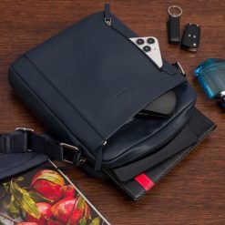 Torba męska skórzana na ramię zgrabna elegancka Beltimore granatowa N37. Torby męskie na ramię bez wzorów, na ramię. Za 149.99 zł.