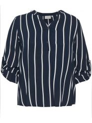 KAFFE curve Bluzka "Sida" w kolorze granatowo-białym rozmiar: 44. Niebieskie bluzki damskie KAFFE curve, bez wzorów, z wiskozy, bez kołnierzyka, bez ramiączek. Za 100.75 zł.