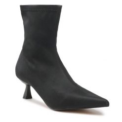 Botki Jenny Fairy. Czarne botki damskie Jenny Fairy, bez obcasa, na słupku, bez zapięcia. Za 99.99 zł.