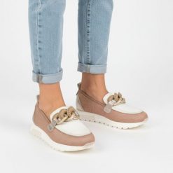 Półbuty damskie Hispanitas, ze skóry naturalnej z wsuwanym krojem i ozdobą na podbiciu posiada przeszycia na cholewce, beżowe, HV264834 Formentera-V2. Brązowe półbuty damskie Hispanitas, z aplikacjami, ze skóry, bez obcasa. Za 629.00 zł.