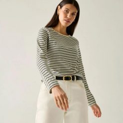 Damska koszulka w paski z długim rękawem i okrągłym dekoltem Federica. Brązowe t-shirty damskie Regatta, bez wzorów, z bawełny, bez kołnierzyka. Za 69.99 zł.
