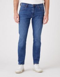 WRANGLER LARSTON MĘSKIE SPODNIE JEANSOWE SPOTLITE W18SYJ38N 112145873. Spodnie materiałowe męskie Wrangler, bez wzorów, z jeansu. Za 229.99 zł.