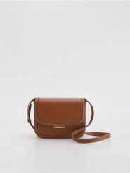 Torebka z klamrą - brązowy. Brązowe torebki klasyczne damskie Reserved, bez wzorów, ze skóry, bez dodatków. Za 139.99 zł.