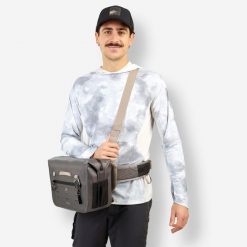 Torba wędkarska na ramię / pasek Caperlan 900 12 l. Szare paski męskie CAPERLAN, bez wzorów, z materiału, sportowe. Za 399.99 zł.