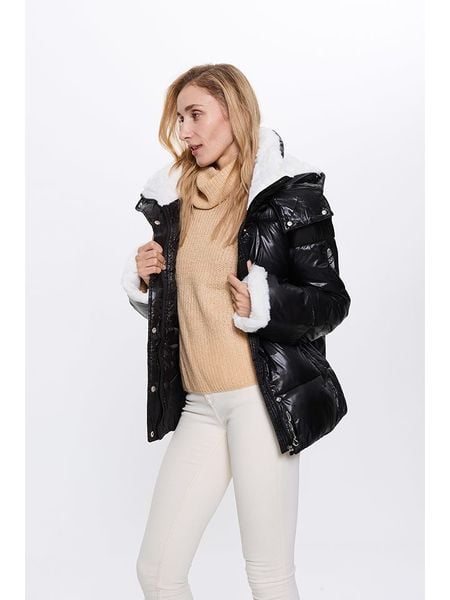 Bébé Kurtka zimowa w kolorze czarnym rozmiar: XL. Czarne kurtki damskie bebe, na zimę, xl, bez wzorów, z puchu, bez kaptura. Za 204.48 zł.