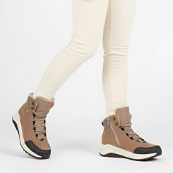 Botki damskie Rieker, na platformie z futerkiem w środku i zapinane na zamek, brązowe, Z0910-90. Brązowe obuwie trekkingowe damskie Rieker. Za 439.00 zł.