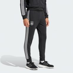 Spodnie dresowe Germany DNA. Czarne spodnie dresowe męskie Adidas, bez wzorów, z dresówki. W wyprzedaży za 251.55 zł.