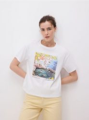 T-shirt z nadrukiem - biały. Białe t-shirty damskie Reserved, l, bez wzorów, z bawełny, bez kołnierzyka. W wyprzedaży za 22.99 zł.