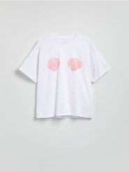 Bawełniany t-shirt z nadrukiem - biały. Białe t-shirty damskie Reserved, l, bez wzorów, z bawełny, bez kołnierzyka. W wyprzedaży za 35.99 zł.
