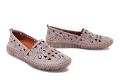 MANITU 840073-08 beige, półbuty letnie damskie. Brązowe półbuty damskie Manitu, w ażurowe wzory, ze skóry, bez obcasa. Za 271.92 zł.