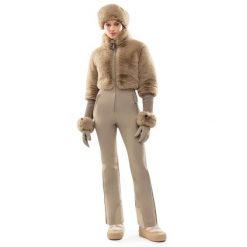 Damski kombinezon narciarski retro z imitacją futra Siroko Val Gardena-W Camel. Brązowe kombinezony damskie SIROKO, na zimę, m, bez wzorów, z materiału, retro, bez kołnierzyka, bez ramiączek. Za 870.00 zł.