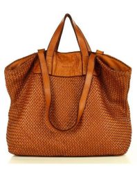 Pleciona shopperka MARCO MAZZINI karmelowa v186a. Brązowe shopper bag damskie bez wzorów, ze skóry, na ramię, duże, bez dodatków. Za 616.55 zł.