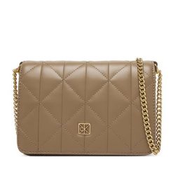 Torebka Calvin Klein. Brązowe torebki klasyczne damskie CALVIN KLEIN, bez wzorów, wizytowe, bez kołnierzyka, bez ramiączek. Za 449.99 zł.