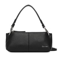 Torebka Calvin Klein. Czarne torebki klasyczne damskie CALVIN KLEIN, bez wzorów, bez dodatków. Za 749.99 zł.