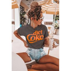 Damski t-shirt COKE. Szare t-shirty damskie Damski t-shirt COKE, l, bez wzorów, bez kołnierzyka. W wyprzedaży za 29.00 zł.