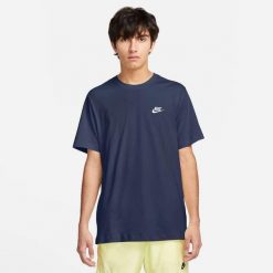 Koszulka sportowa męska Nike M Nsw Club Tee. T-shirty sportowe męskie Nike, m, z dzianiny, bez ramiączek. Za 231.00 zł.