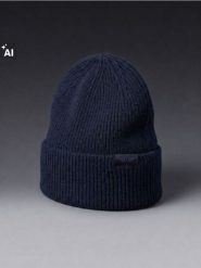 Czapka beanie z domieszką wiskozy - granatowy. Niebieskie czapki męskie Sinsay, bez wzorów, z wiskozy. Za 19.99 zł.
