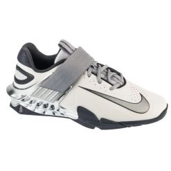Buty Nike Savaleos Se M FZ8664-001 białe. Białe buty sportowe na co dzień męskie z gumy, bez zapięcia, na fitness i siłownię. Za 724.36 zł.