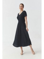 TATUUM Sukienka "Tabita" w kolorze granatowym rozmiar: 38. Niebieskie sukienki damskie Tatuum, bez wzorów, bez kołnierzyka, bez ramiączek, midi. Za 221.67 zł.