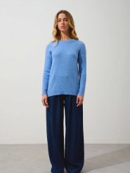 AUTHENTIC CASHMERE Kaszmirowy sweter "Daria" w kolorze błękitnym rozmiar: M. Niebieskie swetry klasyczne damskie AUTHENTIC CASHMERE, m, z kaszmiru, bez kołnierzyka. Za 347.99 zł.