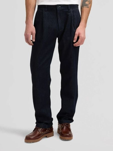 MESKIE SPODNIE LEE PLEATED CHINO RINSE 112376349. Spodnie materiałowe męskie Lee, bez wzorów, z materiału. Za 189.99 zł.