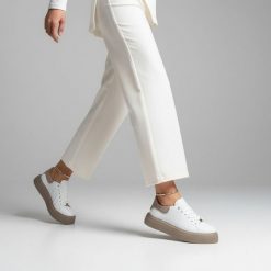 Białe Sneakersy Filippo Sportowe Buty Damskie. Białe buty sportowe na co dzień damskie Filippo, w ażurowe wzory, z gumy. Za 209.00 zł.