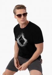 T-shirt z nadrukiem T-NEX. Czarne t-shirty męskie Volcano, l, bez wzorów, z bawełny, bez kołnierzyka. Za 69.99 zł.