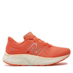 Buty do biegania New Balance. Brązowe obuwie do biegania damskie New Balance. Za 389.99 zł.