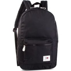 Plecak TOMMY JEANS - Tjm Urban Tech Backpack AM0AM04602 002. Czarne plecaki damskie Tommy Jeans, bez wzorów, z jeansu, sportowe. W wyprzedaży za 199.00 zł.