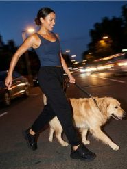 Top sportowy na ramiączkach - granatowy. Niebieskie topy sportowe damskie Sinsay, l, bez wzorów, bez ramiączek. Za 29.99 zł.