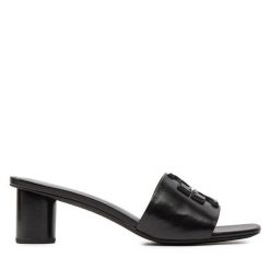 Klapki Tory Burch. Czarne klapki damskie Tory Burch, bez wzorów, bez obcasa. Za 1,649.00 zł.