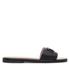 Klapki Aigner. Czarne klapki damskie Aigner, bez wzorów, bez obcasa. Za 939.99 zł.
