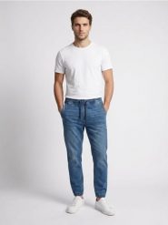 Jeansy jogger slim z efektem sprania - niebieski. Niebieskie jeansy męskie Sinsay. Za 59.99 zł.
